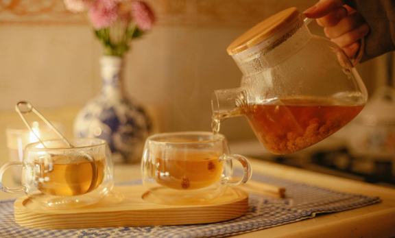 冬のむくみ対策に！体を内側から温める「あずき茶」のデトックス効果でスッキリ習慣を