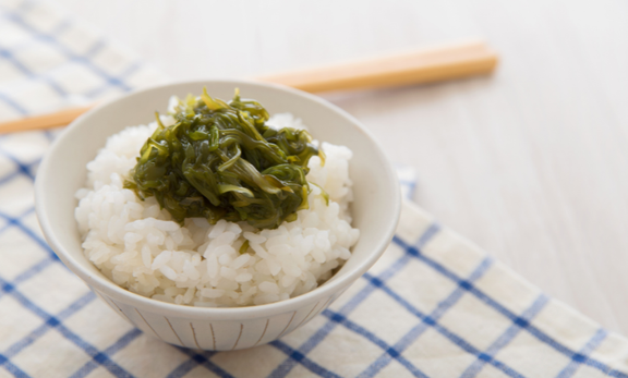 【腸活×デトックス】めかぶで腸内環境を整える！便秘・肌荒れ解消レシピと5月の美容習慣